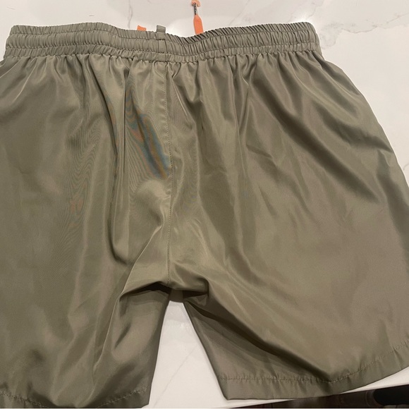 DSQUARED2 Men’s Shorts - Picture 2 of 5